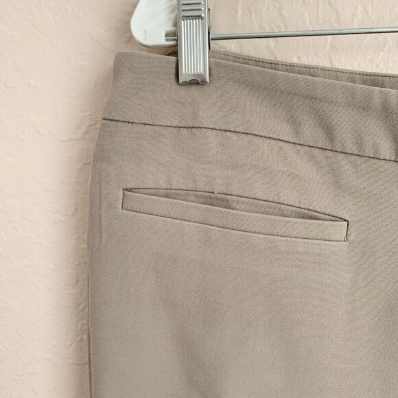 Chico’s Fabulously Slimming Crop Pants Womens Large Chico’s 2 Beige Comfort - Picture 6 of 8